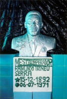Bust of M. Irineu at night